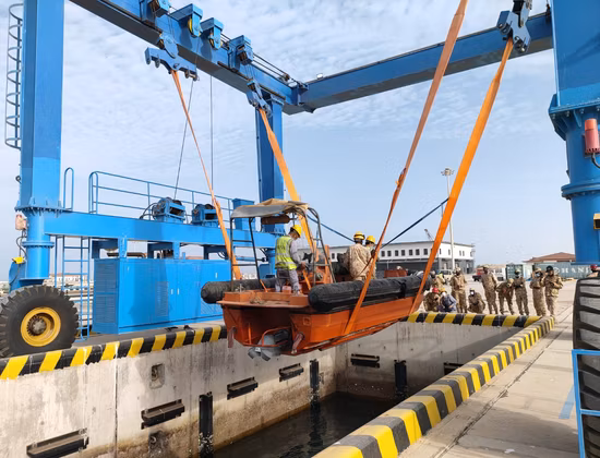 Лодочный подъемник Морской подъемник Козловой кран